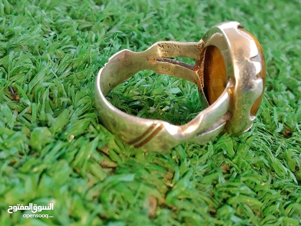 خاتم فضة قديم جدا متوج بحجر عين النمر الطبيعي