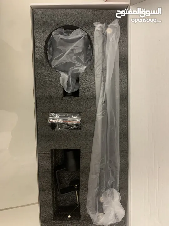 Hyperx solo cast microphone and stand