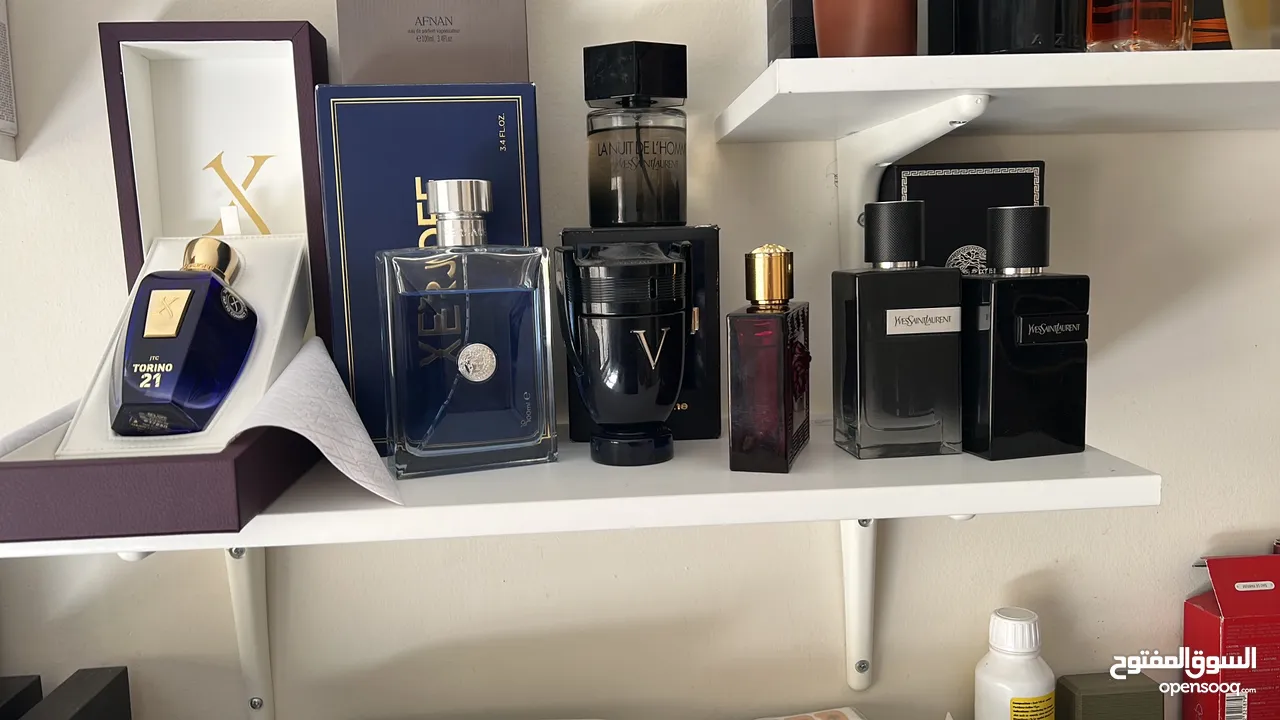 Over 40 original perfumes, all long lasting and original, good smelling and great longevity