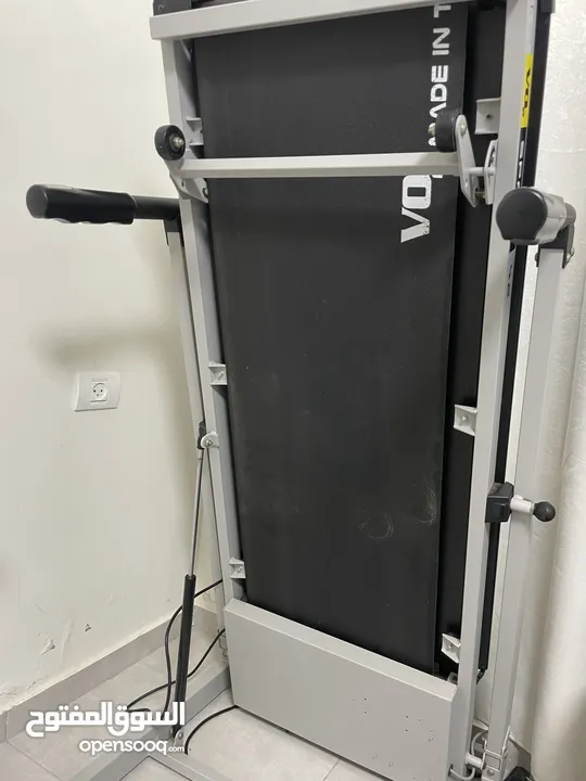 فرصة نادرة! جهاز مشي احترافي VO2 Space بحالة الوكالة (كالجديد تماماً) قابل للطي