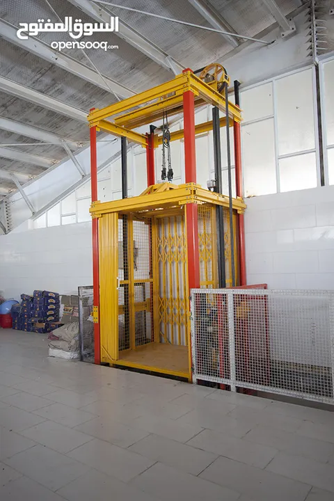 Hydraulic Cargo Lift