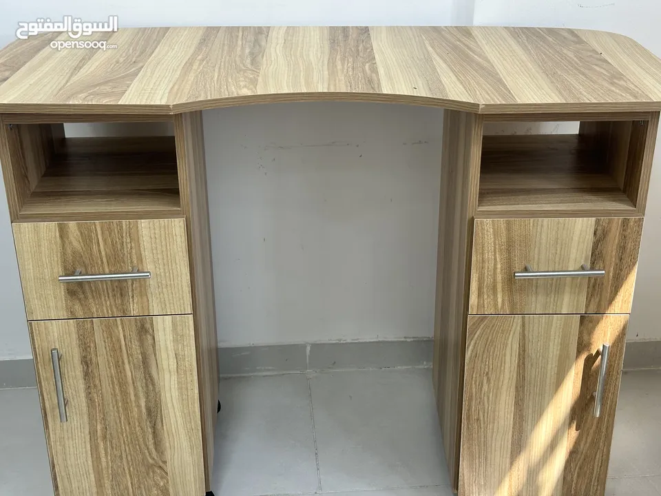 شفاط لغبار برد الاظافر  طاوله مكتب