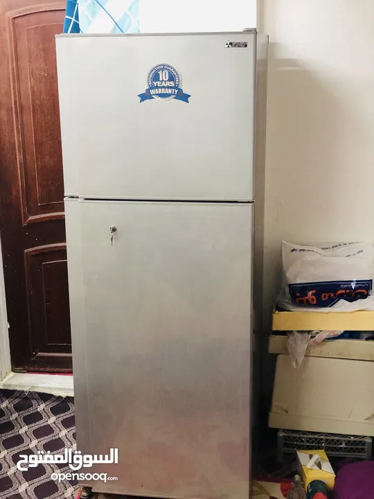 Refrigerator fridge for sale Mitsubishi للبيع ثلاجة شركة ميتسوبيشي مستعملة جيدة جدا