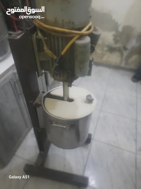 عده مطعم  ماكنه حمص ومجلى وصاج فلافل وجره فول ستيل