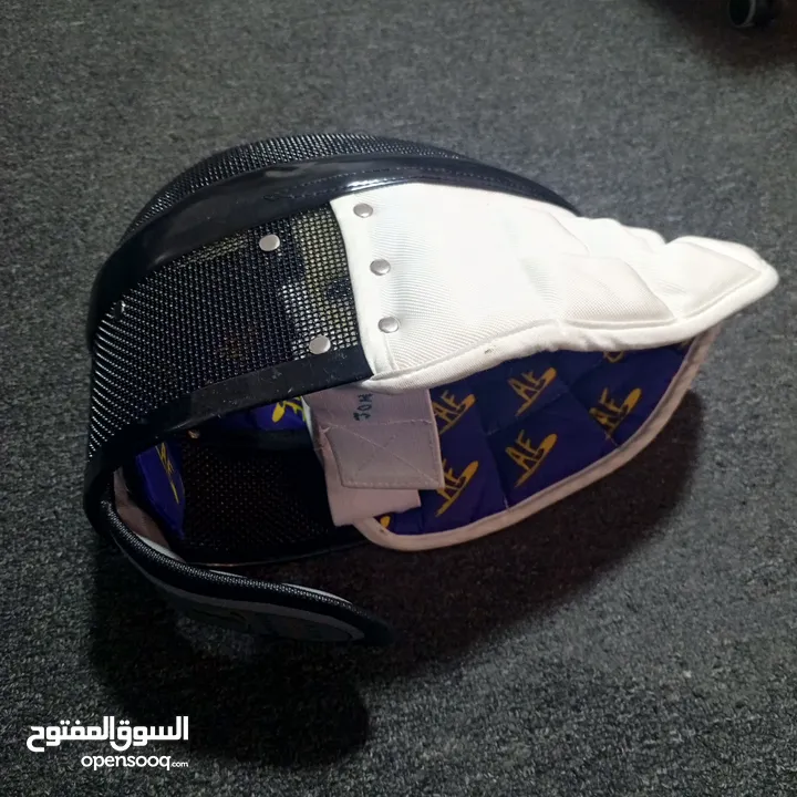خوذة مبارزة بحالة ممتازة