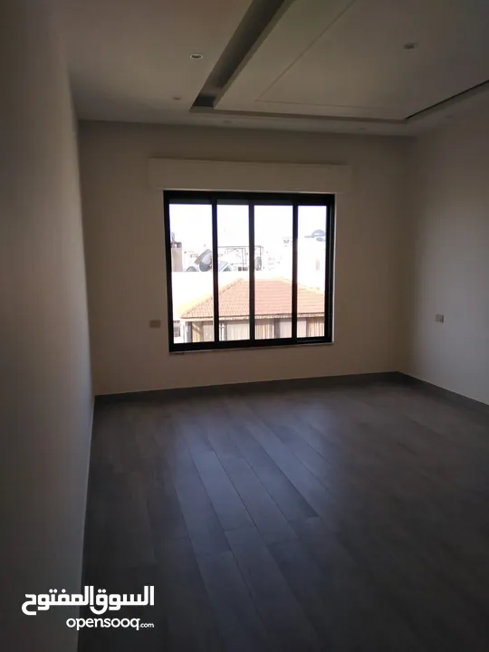 اخير مع روف للبيع في عبدون / الرقم المرجعي : 13666