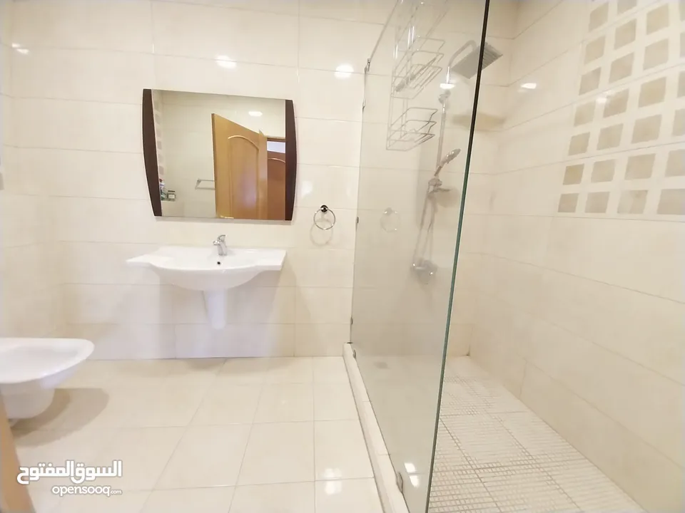 شقة غير مفروشة للإيجار 300م2 ( Property 19257 )-174965400