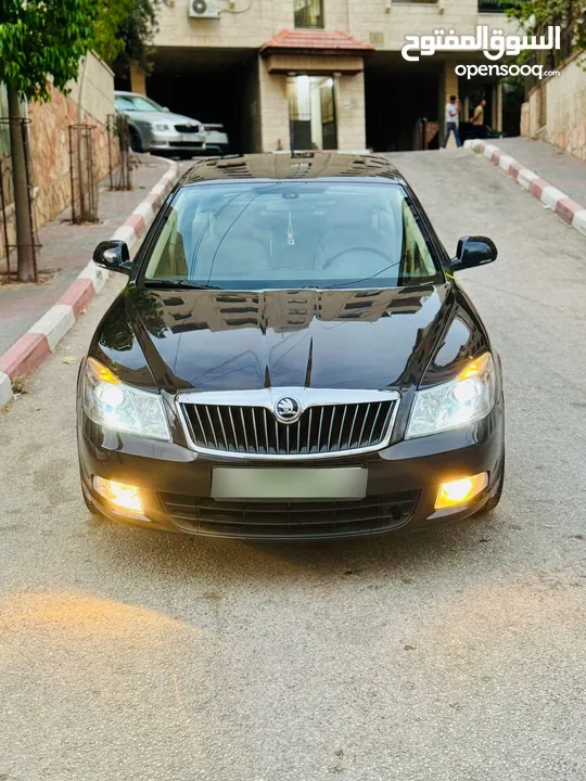 سكودا رمش 2010 استيراد شخصي فل اضافات مع فتحة اصلية واضوية زنون