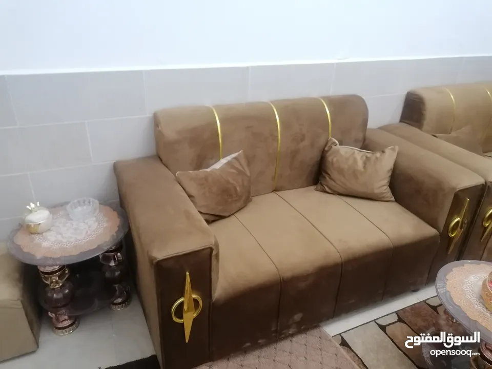 طقم كنب كورنر لون عسلي مع بفه استخدام عرسان شهرين فقط ما صار نصيب