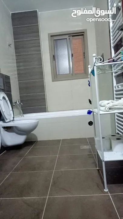 شقه مفروشه للايجار قرب شارع ركّب والكليه الاهليه