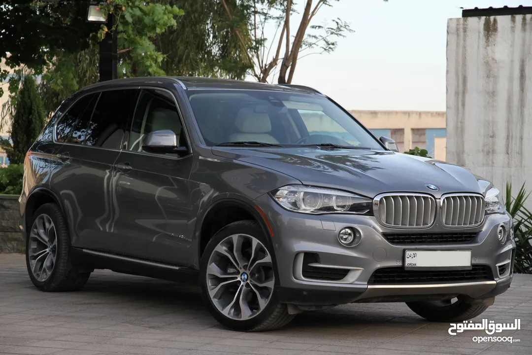 قاطعة مسافة : 124.000كيلو  وارد امريكا كلين تايتل فحص كامل ولا ملاحظة   2016 BMW X5