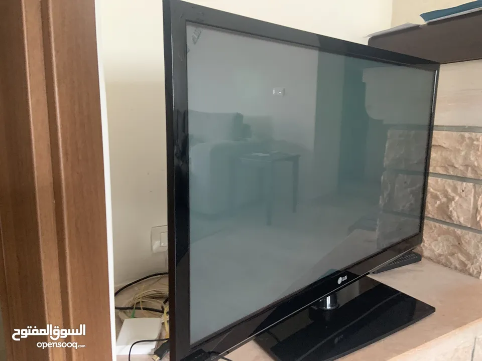 MADE IN KOREA شاشة LG بلازما 42 بوصة  بوضع ممتاز جدا شبه جديد شغالة 100٪؜ صناعة كورية اصلية 100٪؜