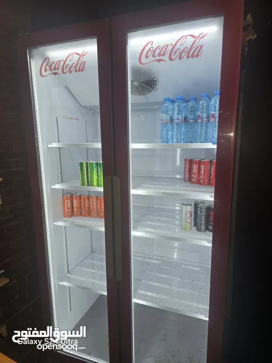 عدة مطعم برغر وبيتزا كاملا للبيع بسبب الاغلاق