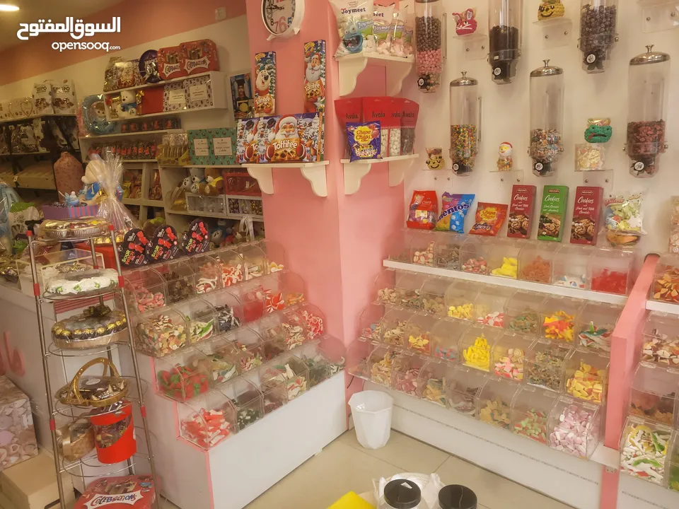 محل شوكولاته وعصائر ومناسبات لبيع كامل بالبضاعه والاجهزة