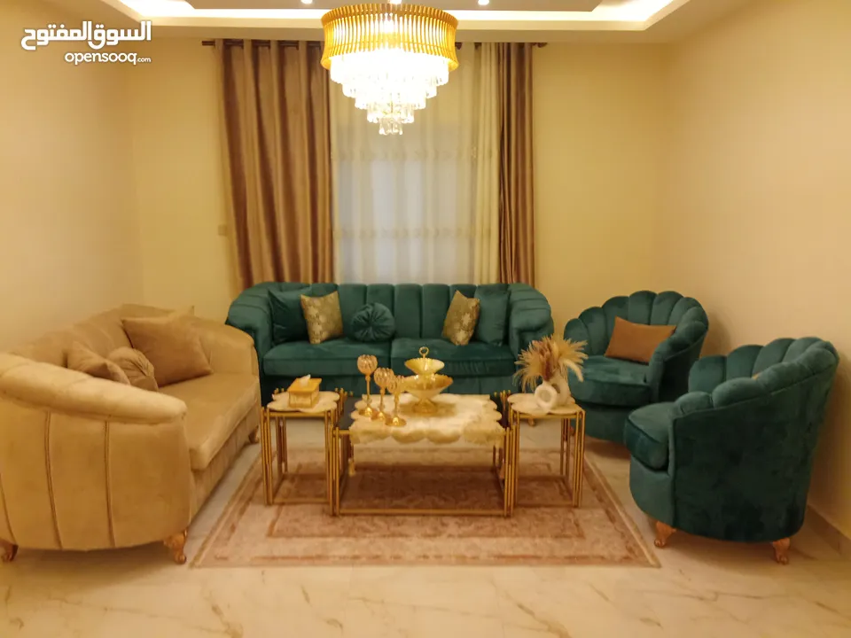 طقم كنب شبه جديد بسعر مغري