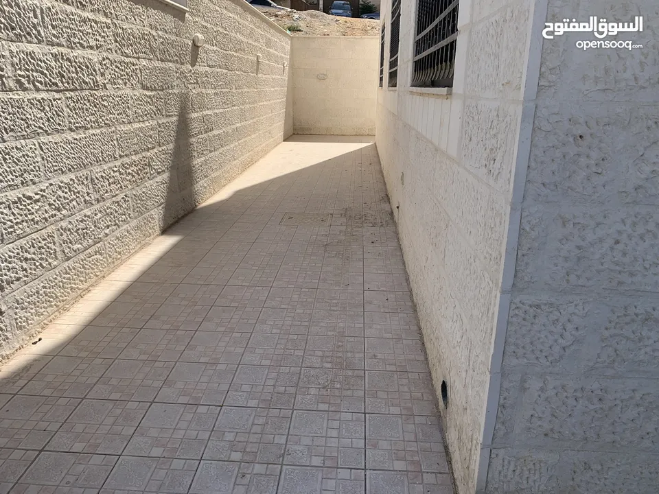 شبه فيلا للإيجار في ماركا الشمالية