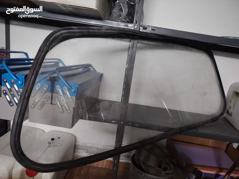 للبيع زجاج باص h100 خلفي عدد 2