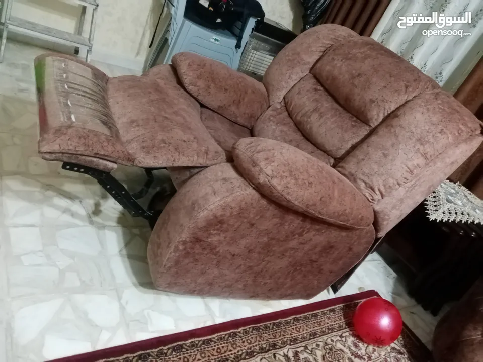 كرسي كنب ريكلاينر هزاز دوار مستعمل بحالت الوكاله جميل جدا