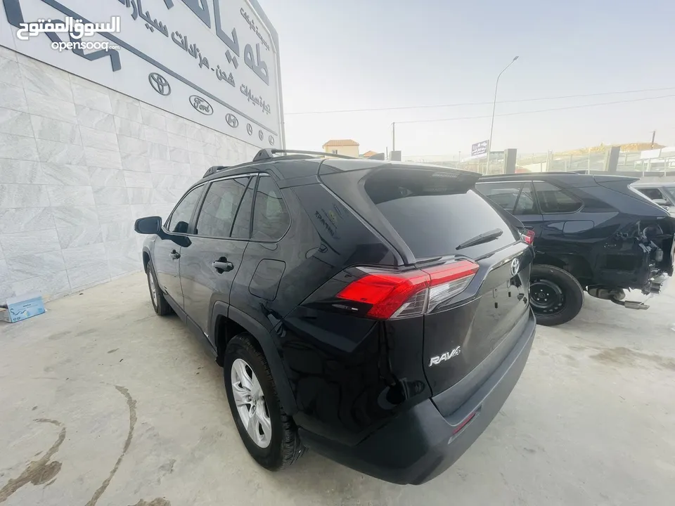2021 TOYOTA RAV4, LE  بطاريه ليثيوووم السياره توب نضافه بصلاه على النبي