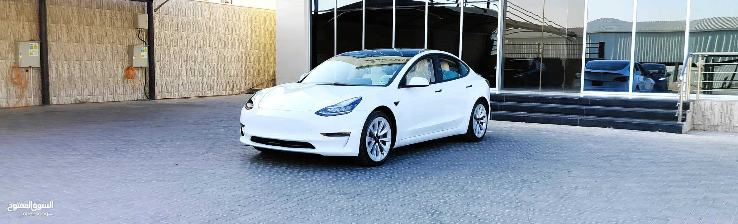 تيسلا 2021 model 3 فحص كامل 4 جـيـد فرش ابيض جنط 19بحالة الوكالة لون مميز للبيع بسعر لقطة ومحروووق