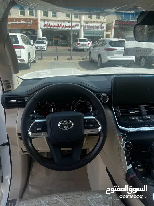 Toyota Land Cruiser VXR 2024