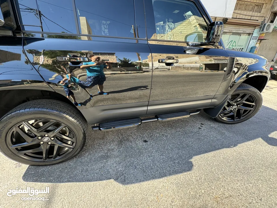 Land Rover Defender  2023  Plug in hybrid Black Package