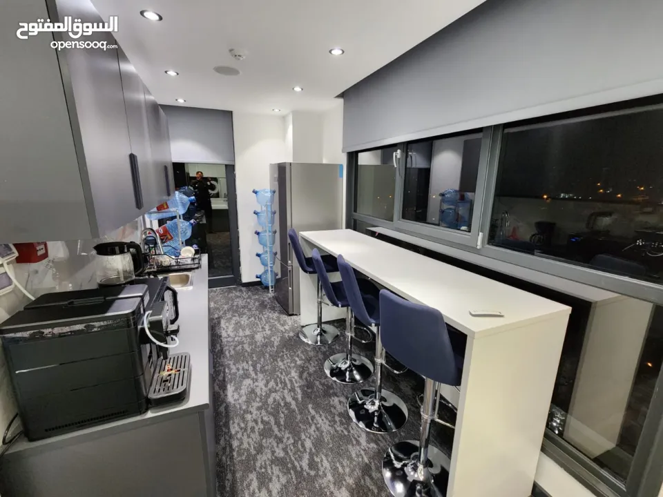 مكتب تجاري فخم للبيع أو الإيجار