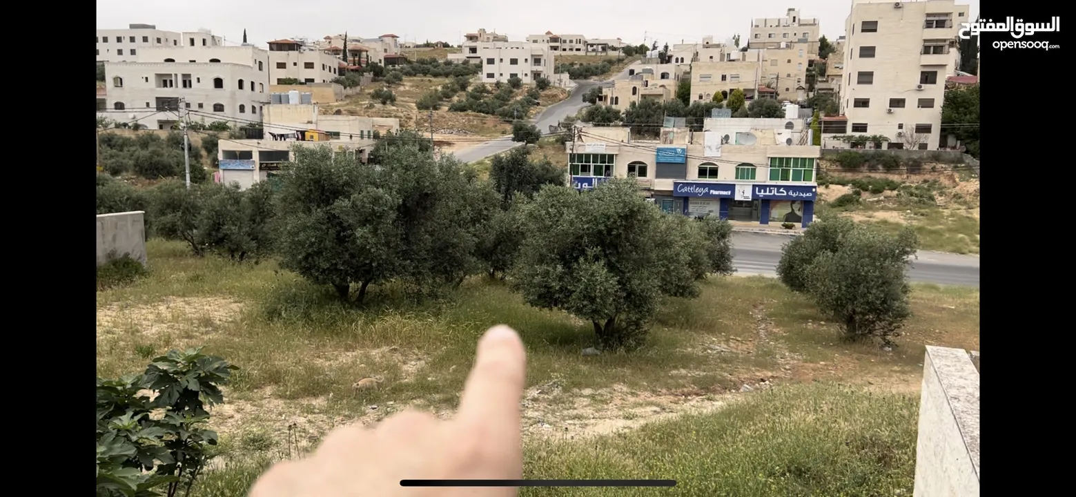 ارض مميزة في موقع مميز في شارع مكتمل البناء وكله فلل بدون إسكانات. تقع بين فيلتين مستطيلة تنظيم د.