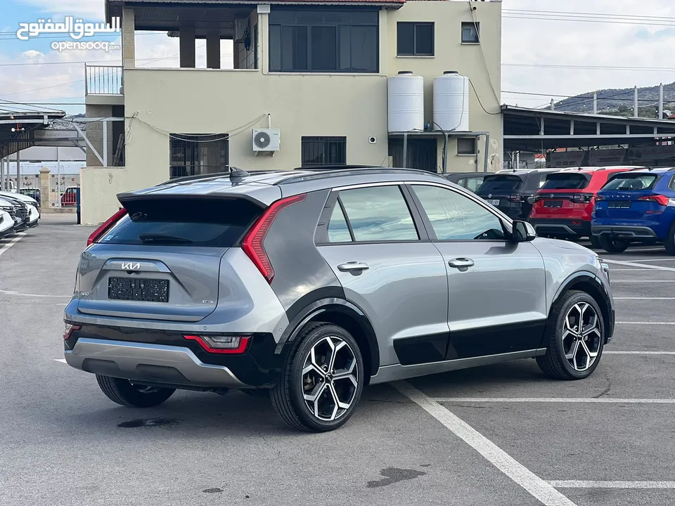 كايا نيرو هايبرد (بنزين+كهرباء ) فل الفل فتحة سقف لون مميز اضافات مميزة /2022 جناح اسود