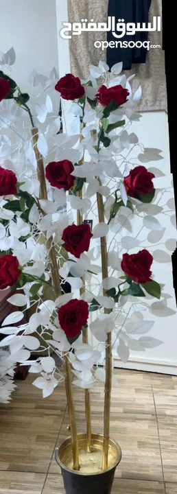 أشجار زينه ورد صناعي   متوفر لون احمر فقط  شغل بيتي مرتب بزبط داخلي و خارجي للمنزل وللغرف و للمداخل