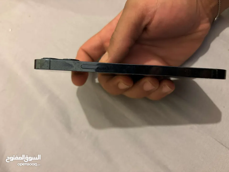 ايفون 12 برو الون ازرق