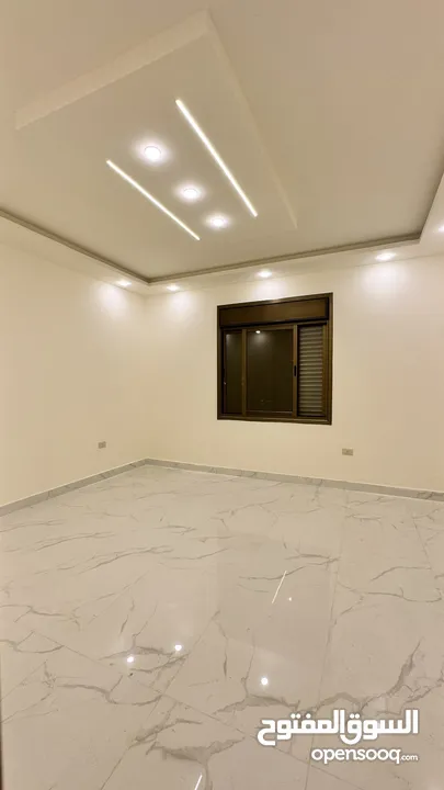 شقق جديده من المالك/ مجمع عمان مقابل الكارفور