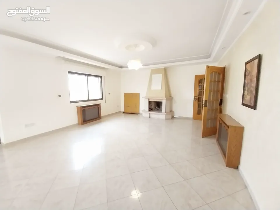شقة غير مفروشة للإيجار 300م2 ( Property 19257 )-174965400