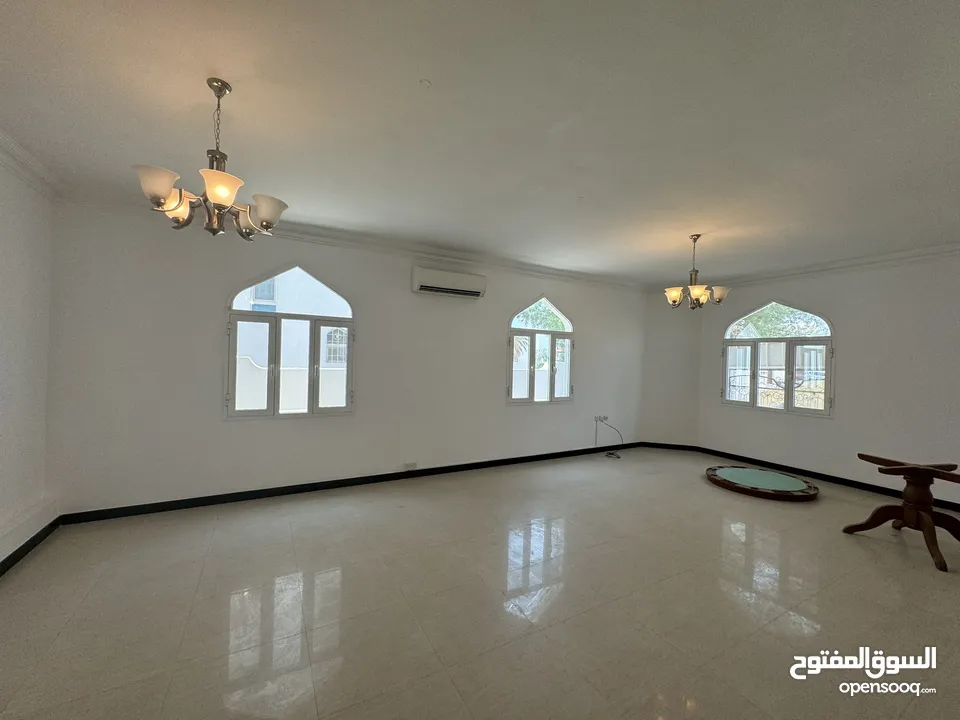 Amazing villa 8 bhk for rent in azaiba behind soltan center