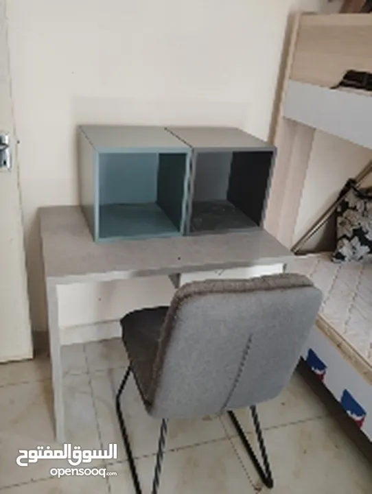 study table very good condition