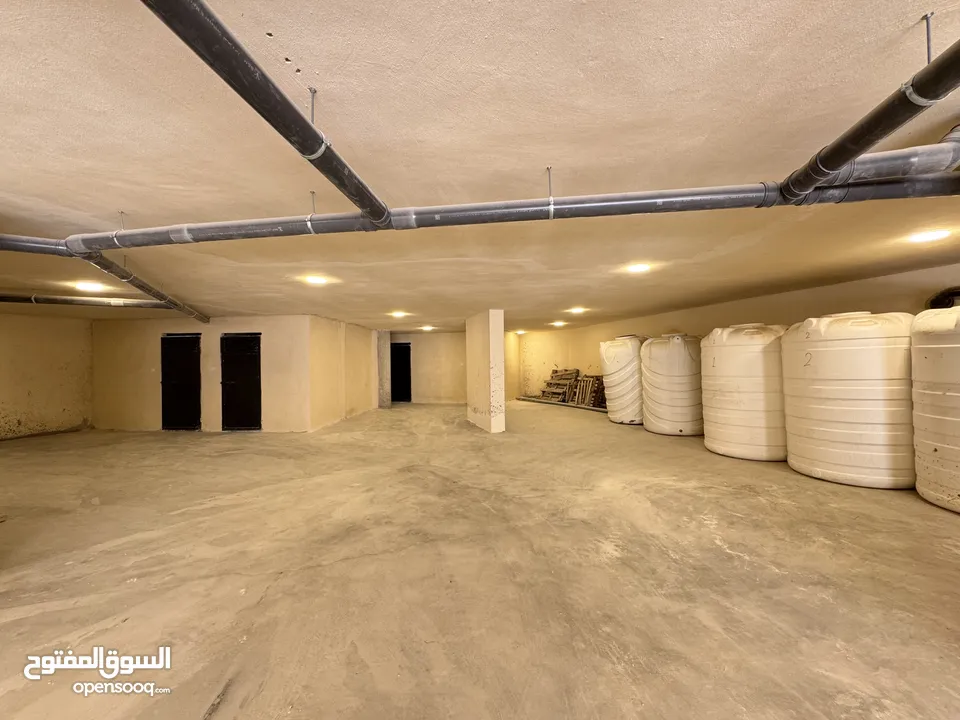 شقة فاخره للبيع بأجمل مناطق البنيات بمساحة 227م بسعر مميز طابق تسوية (ارضيه من الجهة الأخرى)