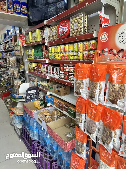 سوبر ماركت للبيع بكامل معداته