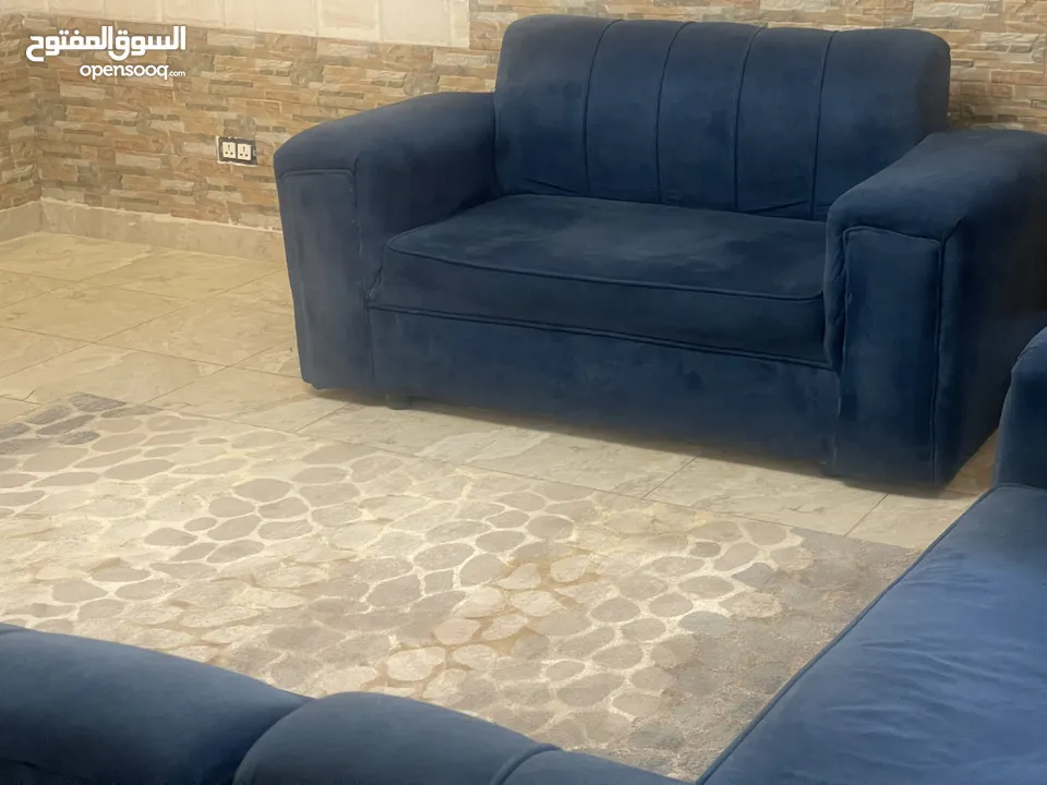 كورنرين مع سجاد للبيع مستعجل بداعي السفر