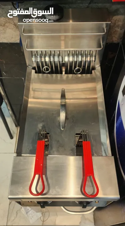 معدات مطعم شبه جديد