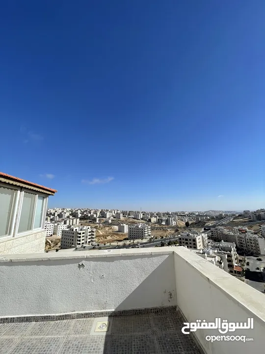 شقة للإيجار 250م2 في الجبيهة مع اطلالة على شارع الاردن