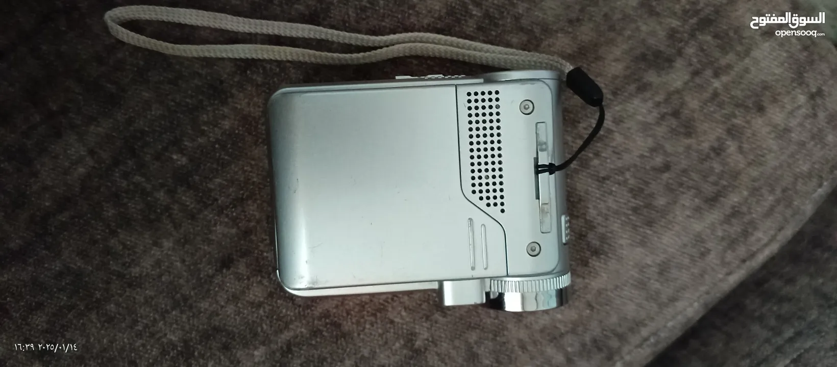 كاميرا عدد2 الاولي panasonic شريط عادي vhs والثانية Dv cam ديجيتال