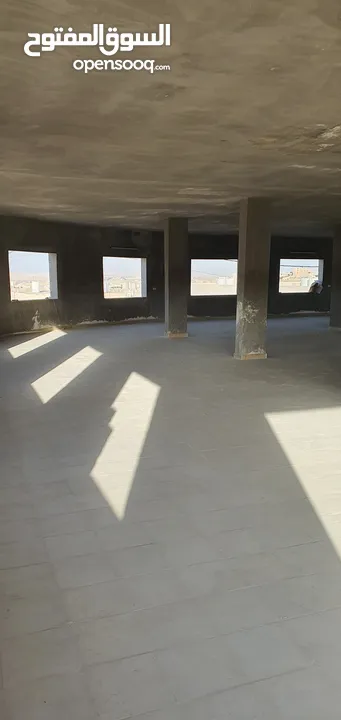 طابق اول صناعات خفيفة مساحة 400م الزرقاء الجديدة