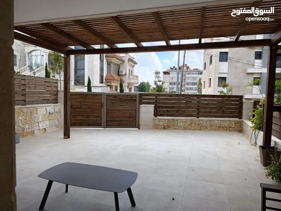 شقه للبيع مع حديقه في المصيون خلف البنك العربي