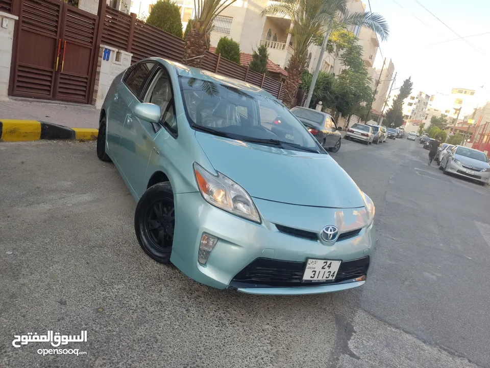تويوتا بريوس موديل 2012 نظيفة جدا للبيع بسعر مغري جدا