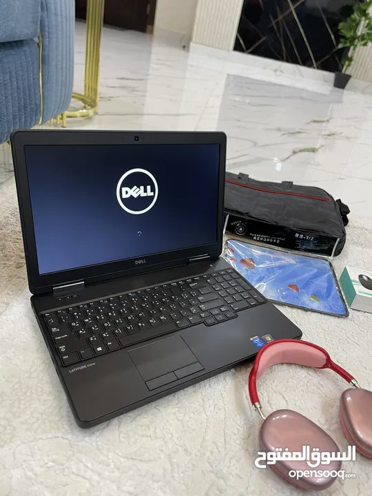 لابتوب حجم كبير كامل 149 Core i5 بحالة لجديد RAM 8.00 HARD 256SSD