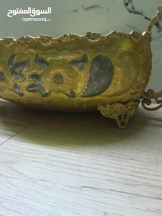 مضيفة نحاس نحاس ثقيلة فخمه جدا قطعه متحفيه بحاله ممتازة جدا جدا للديكور
