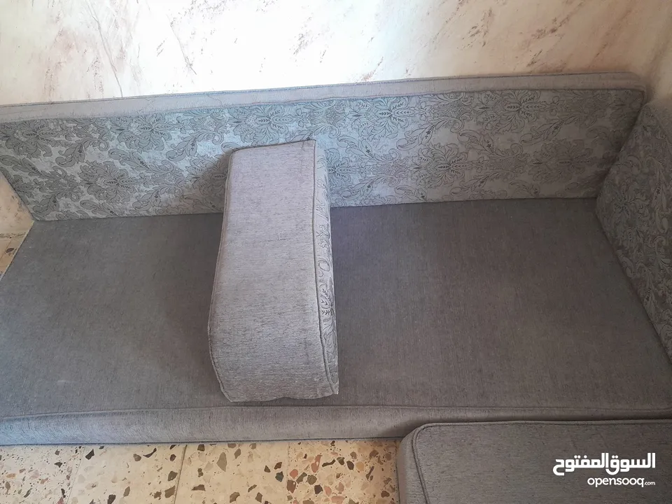 فراش عربي مع طاولات