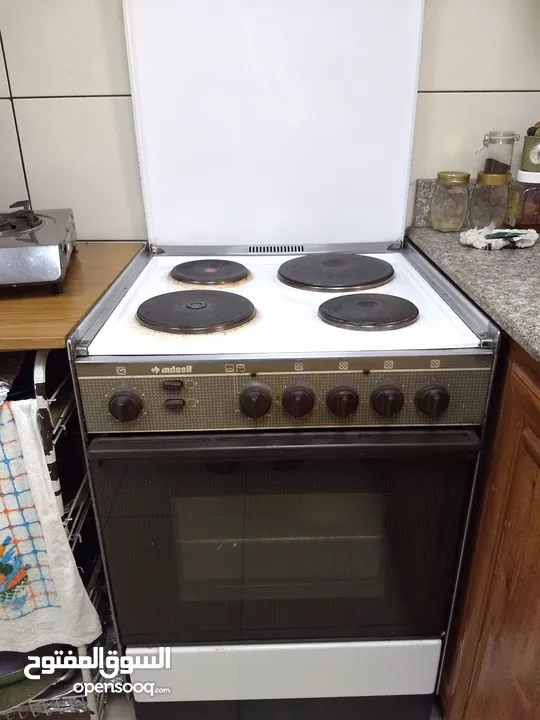 Electric cooker with Oven