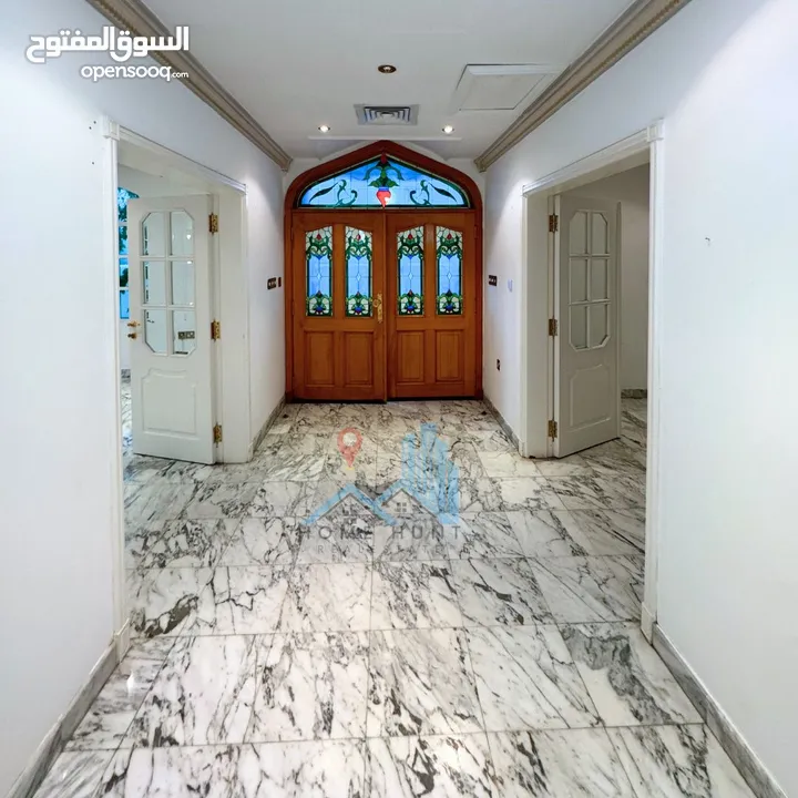 MADINAT AS SULTAN QABOOS  WELL MAINTAINED 4+1 BR IN PRIME LOCATION