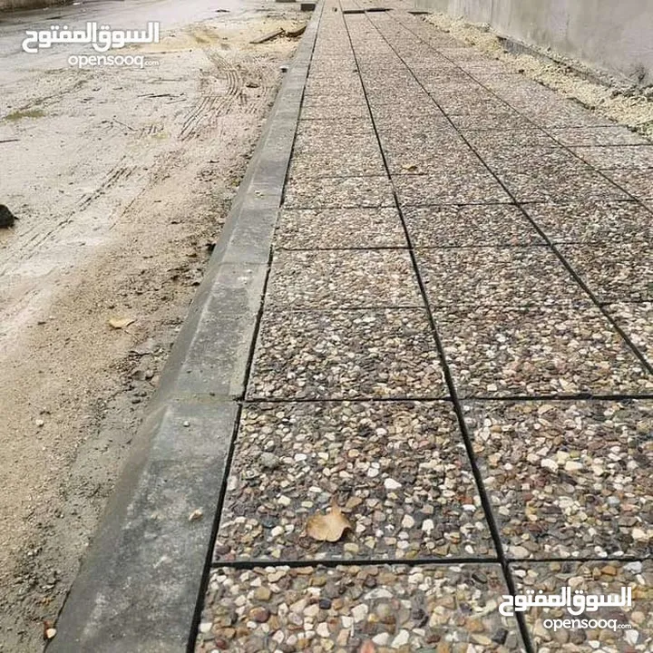 قلاب مع عمال  للهدد وازالة  الطمم ونقل  جميع مواد البناء باسعار مناسبه وباسرع وقت